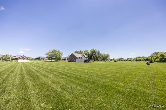5 Pioneer Trail, Glen Carbon, IL 62034