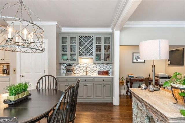 1025 Stonegate Court, Roswell, GA 30075