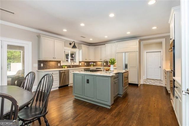 1025 Stonegate Court, Roswell, GA 30075