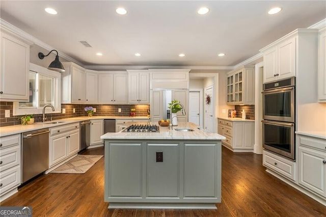 1025 Stonegate Court, Roswell, GA 30075