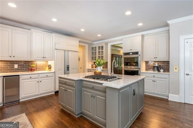 1025 Stonegate Court, Roswell, GA 30075