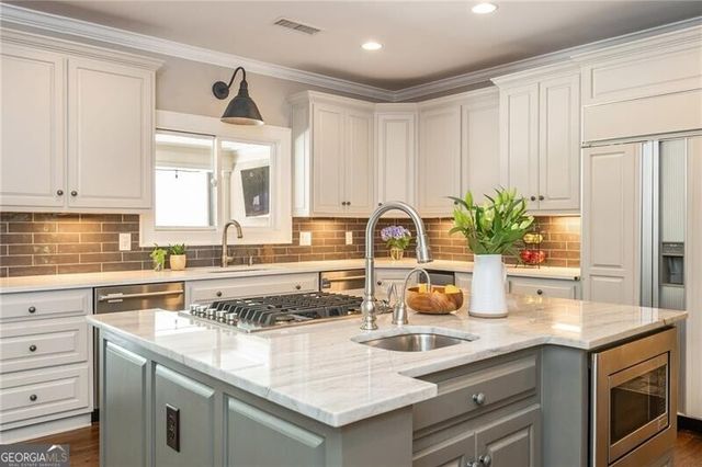 1025 Stonegate Court, Roswell, GA 30075