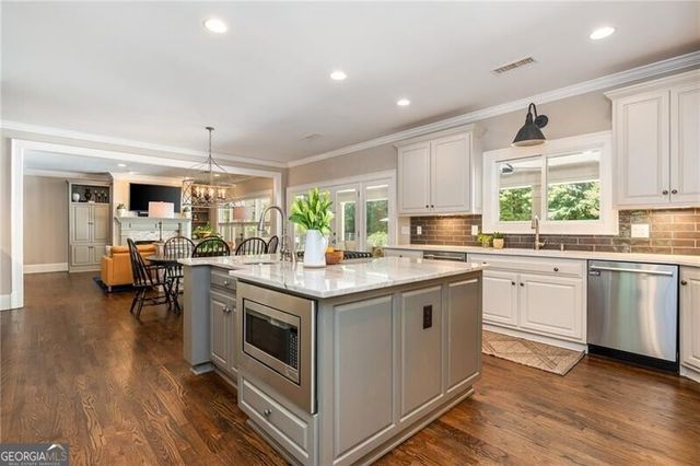 1025 Stonegate Court, Roswell, GA 30075