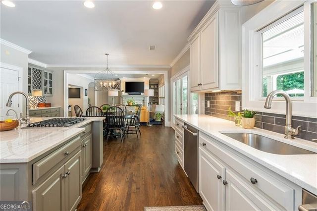 1025 Stonegate Court, Roswell, GA 30075