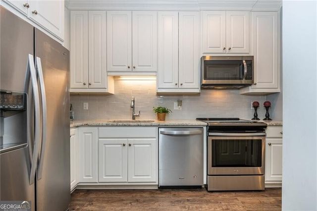 1025 Stonegate Court, Roswell, GA 30075