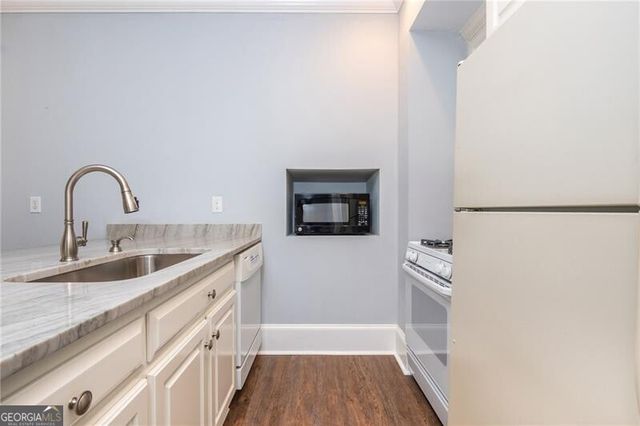 1025 Stonegate Court, Roswell, GA 30075