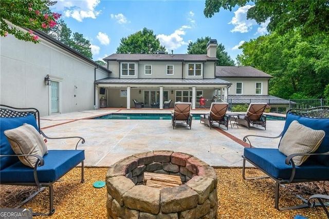 1025 Stonegate Court, Roswell, GA 30075