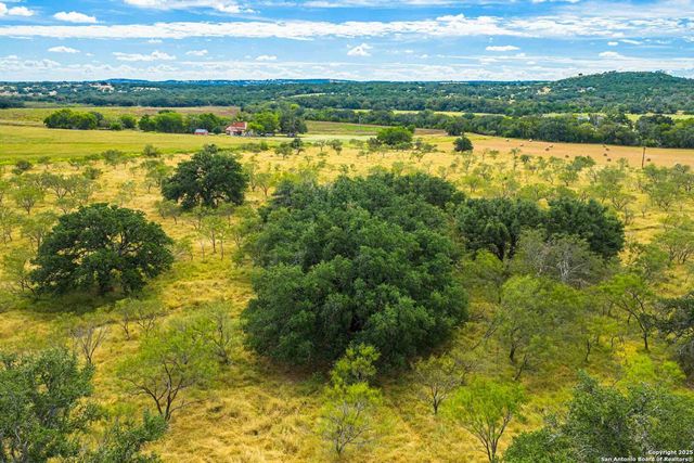 6754 North Grape Creek Rd, Fredericksburg, TX 78624