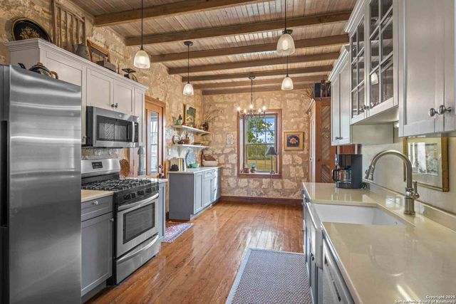 6754 North Grape Creek Rd, Fredericksburg, TX 78624