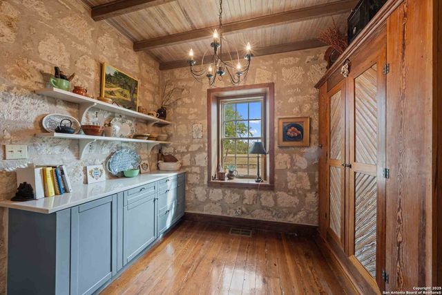 6754 North Grape Creek Rd, Fredericksburg, TX 78624