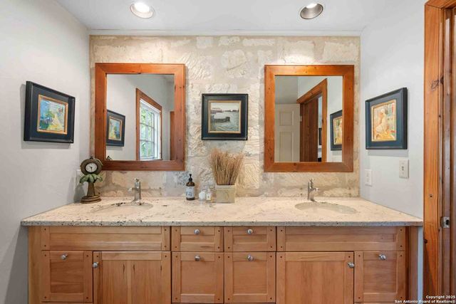 6754 North Grape Creek Rd, Fredericksburg, TX 78624