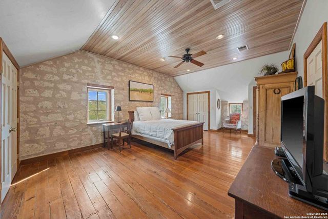 6754 North Grape Creek Rd, Fredericksburg, TX 78624