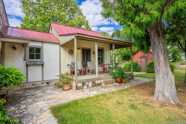 6754 North Grape Creek Rd, Fredericksburg, TX 78624