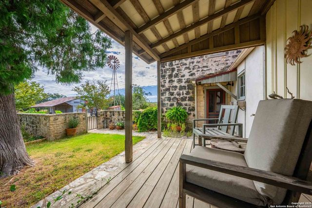 6754 North Grape Creek Rd, Fredericksburg, TX 78624