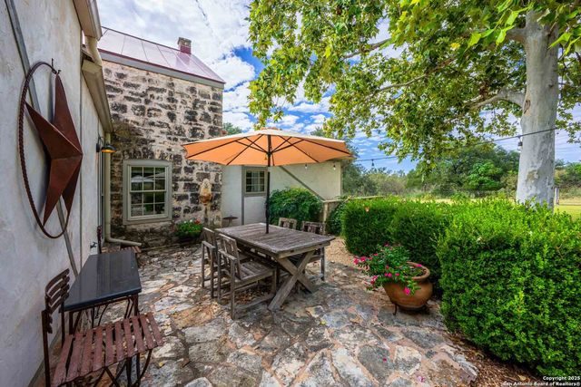 6754 North Grape Creek Rd, Fredericksburg, TX 78624