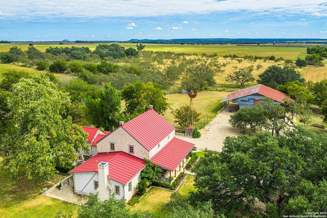 6754 North Grape Creek Rd, Fredericksburg, TX 78624