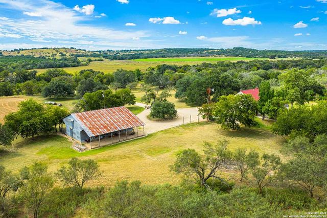 6754 North Grape Creek Rd, Fredericksburg, TX 78624