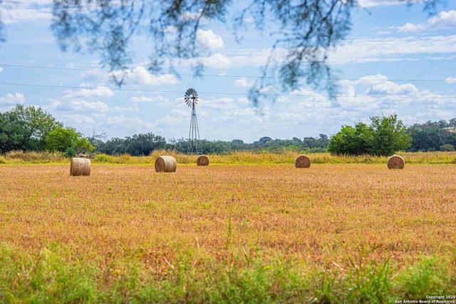 6754 North Grape Creek Rd, Fredericksburg, TX 78624