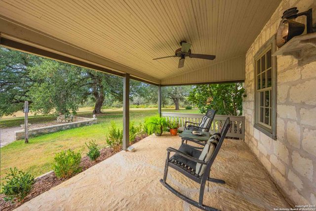 6754 North Grape Creek Rd, Fredericksburg, TX 78624