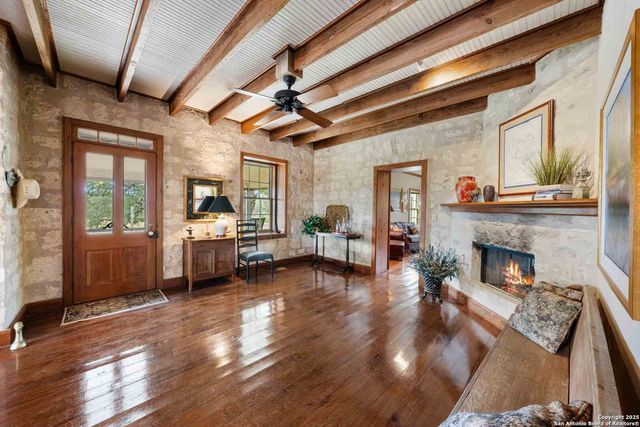 6754 North Grape Creek Rd, Fredericksburg, TX 78624