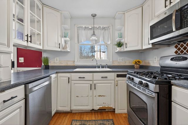 35 Albury Stone Circle, Nashua, NH 03063