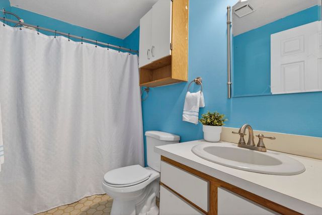 35 Albury Stone Circle, Nashua, NH 03063