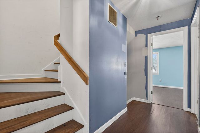 35 Albury Stone Circle, Nashua, NH 03063