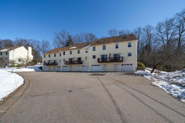 35 Albury Stone Circle, Nashua, NH 03063