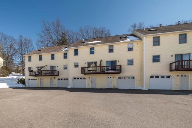 35 Albury Stone Circle, Nashua, NH 03063