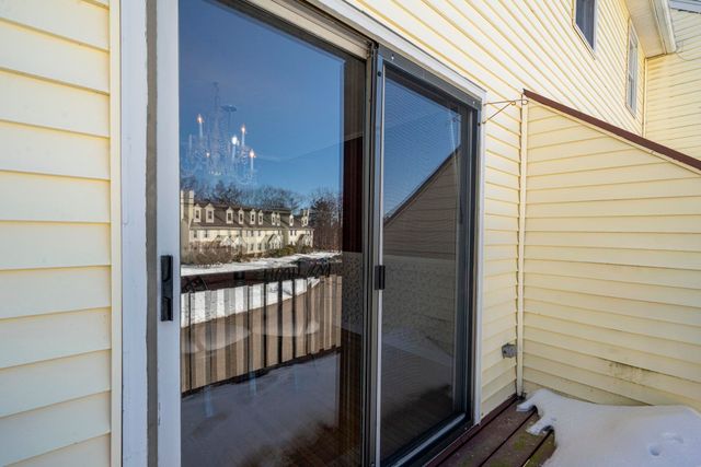 35 Albury Stone Circle, Nashua, NH 03063