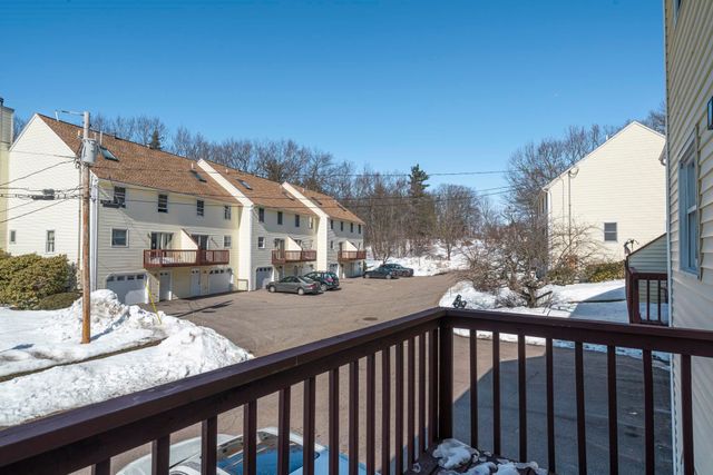 35 Albury Stone Circle, Nashua, NH 03063