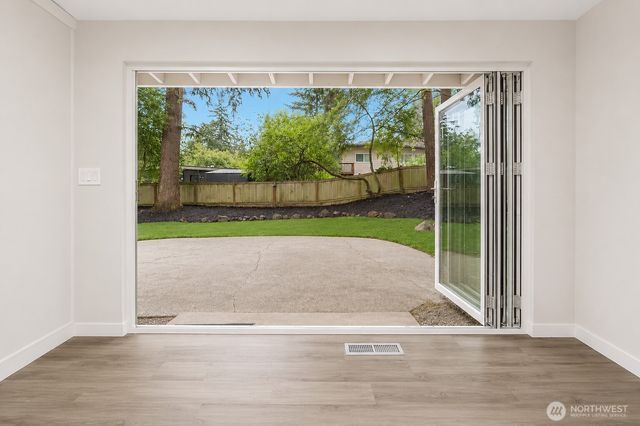 16436 SE 8th St, Bellevue, WA 98008