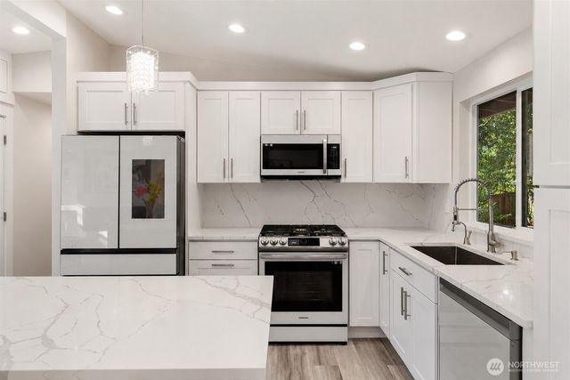 16436 SE 8th St, Bellevue, WA 98008