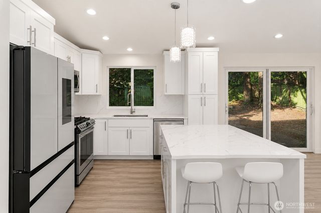 16436 SE 8th St, Bellevue, WA 98008