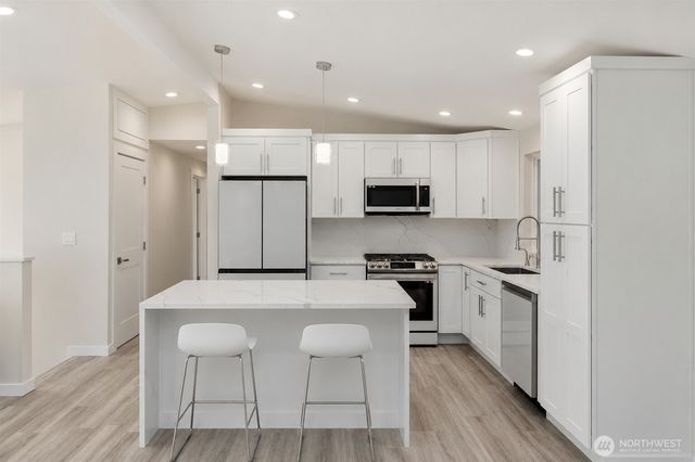 16436 SE 8th St, Bellevue, WA 98008