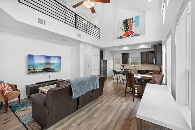 10813 Sentinel DR, Austin, TX 78747