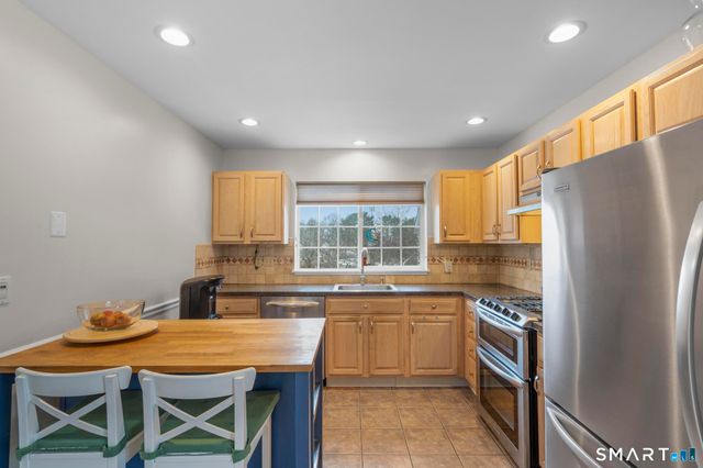 560 Silver Sands Road 1001, East Haven, CT 06512