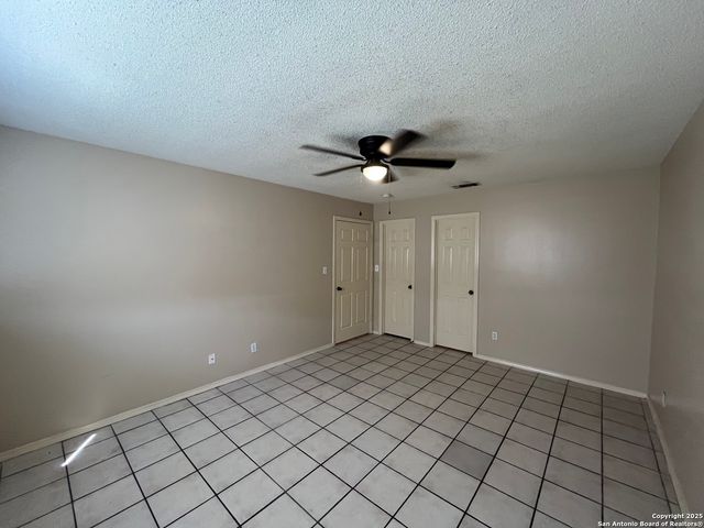 5619 Lakebend West Dr # B, San Antonio, TX 78244