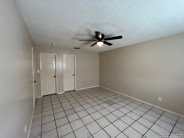 5619 Lakebend West Dr # B, San Antonio, TX 78244