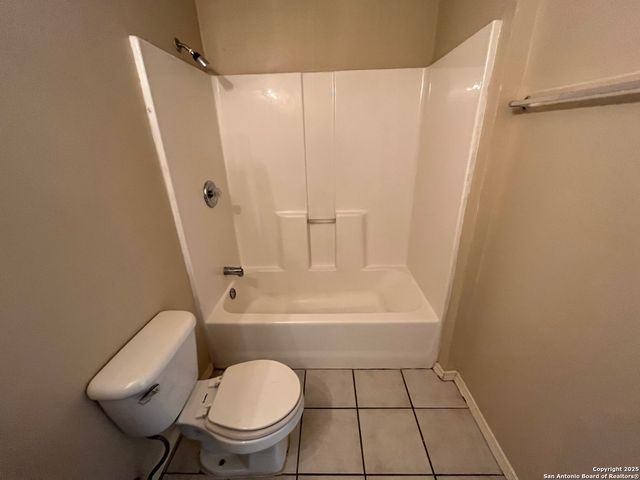 5619 Lakebend West Dr # B, San Antonio, TX 78244