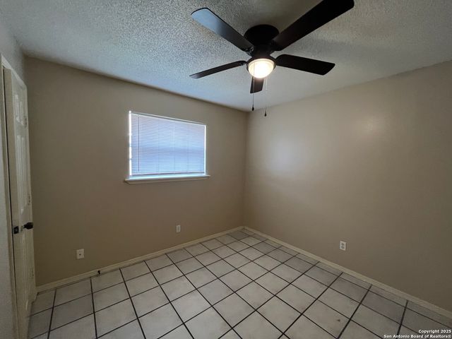 5619 Lakebend West Dr # B, San Antonio, TX 78244