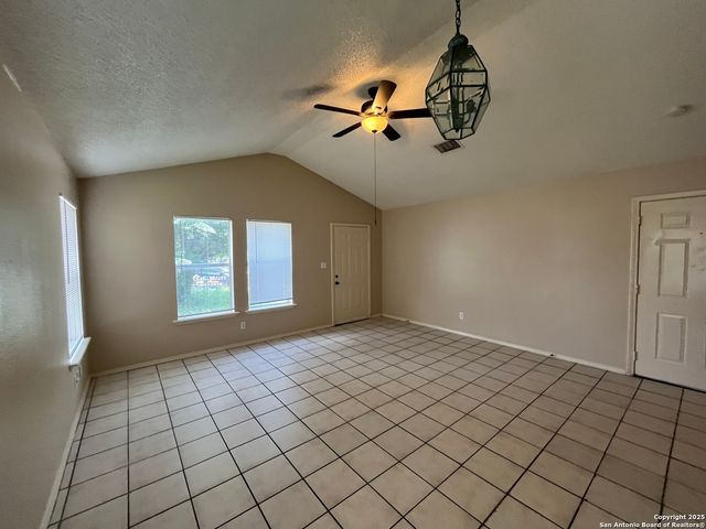 5619 Lakebend West Dr # B, San Antonio, TX 78244