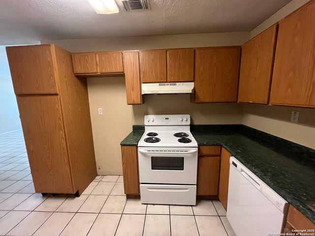 5619 Lakebend West Dr # B, San Antonio, TX 78244