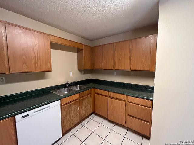 5619 Lakebend West Dr # B, San Antonio, TX 78244