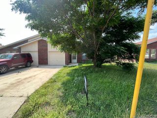 5619 Lakebend West Dr # B, San Antonio, TX 78244