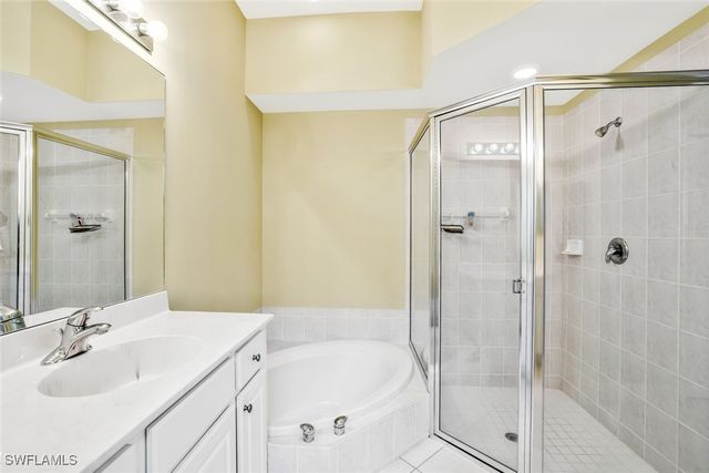 6679 Castlelawn PL 16, Naples, FL 34113