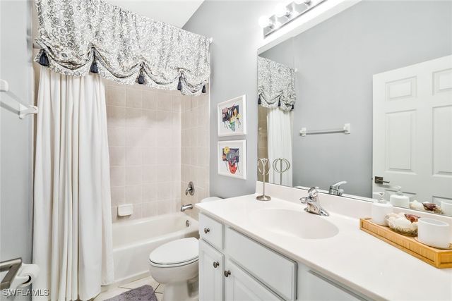 6679 Castlelawn PL 16, Naples, FL 34113