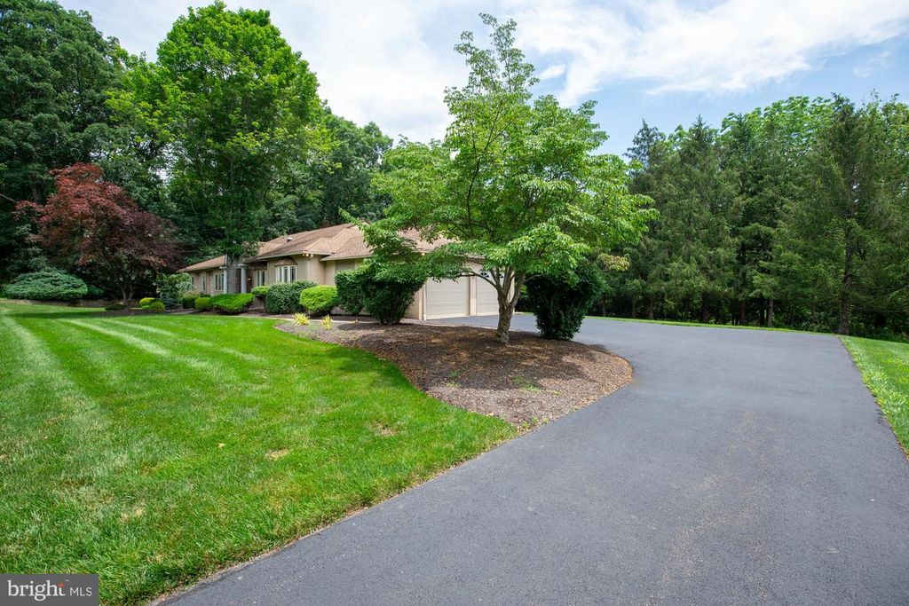 1015 STONEBRIDGE RD, Ambler, PA 19002