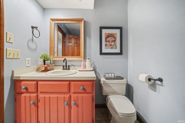 24711 New Road, North Liberty, IN 46554