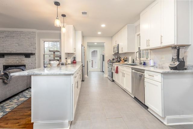 5151 TARRYTOWN DR, Memphis, TN 38117